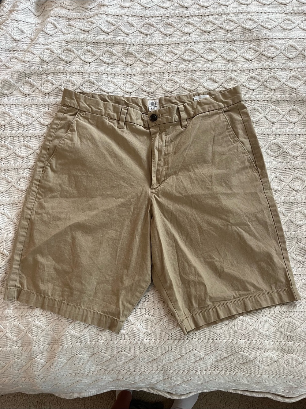 Men's GAP Chino Shorts in Khaki - Classic Casual Style Size 33